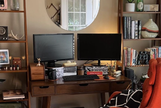 Clean Desk Photo